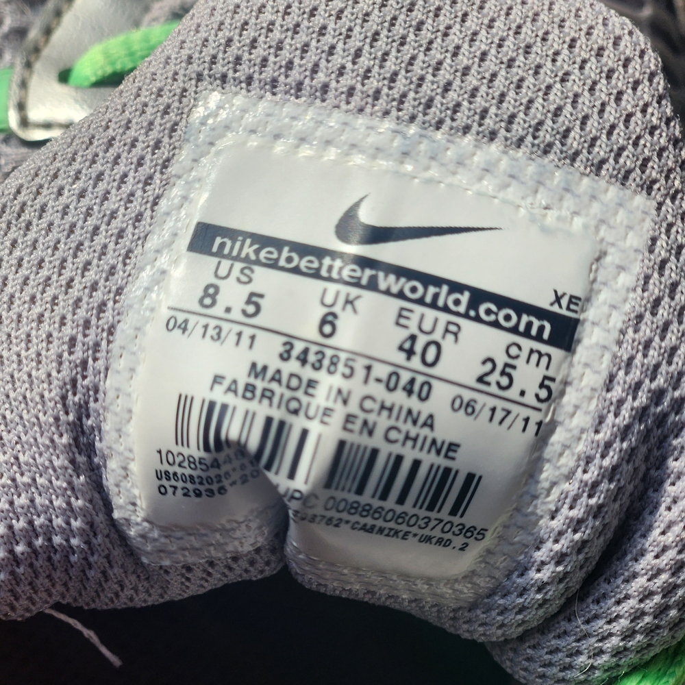 Nike Gray and Green Sneakers - Picture 4 of 4